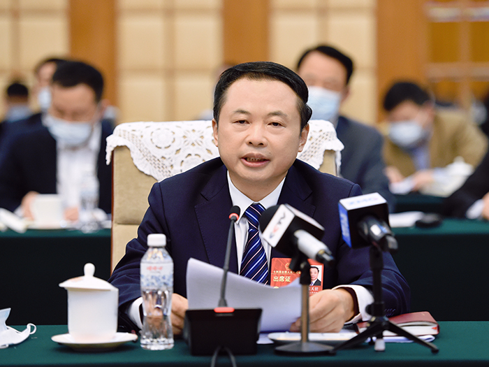 张天任董事长参加浙江省代表团全体会议
