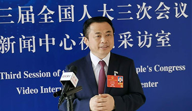 全国人大代表、天能集团董事长张天任接受央视采访