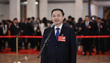 代表通道发言