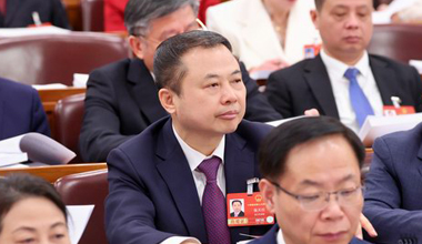 聆听政府工作报告